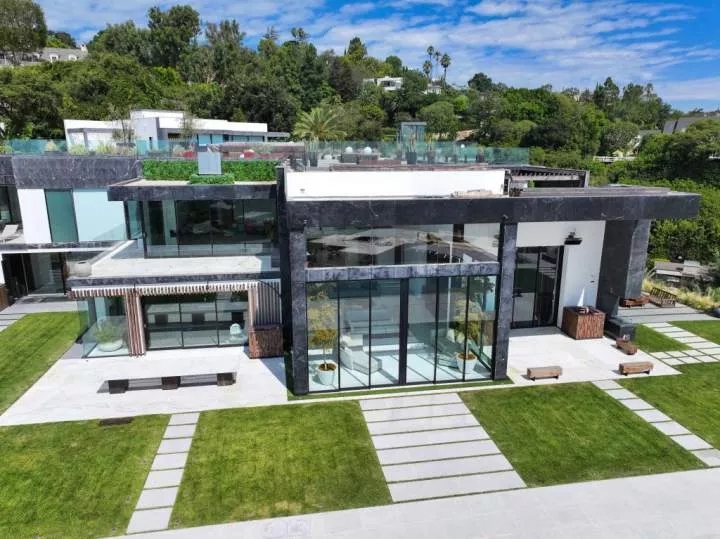 Edwin Castro buys his third mansion worth $47M mansion with 7 bedrooms and 11 bathrooms after winning $2B lottery in February (photos)
