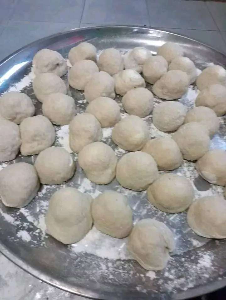 'Una go support me?' - Nigerian lady asks as she begins 130 hour 'fry-a-thon'
