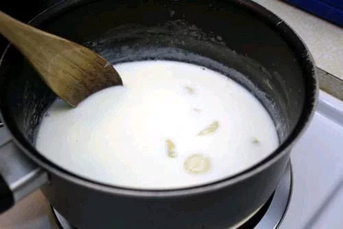 Boil Garlic And Milk Together And Drink To Treat These 5 Health Issues