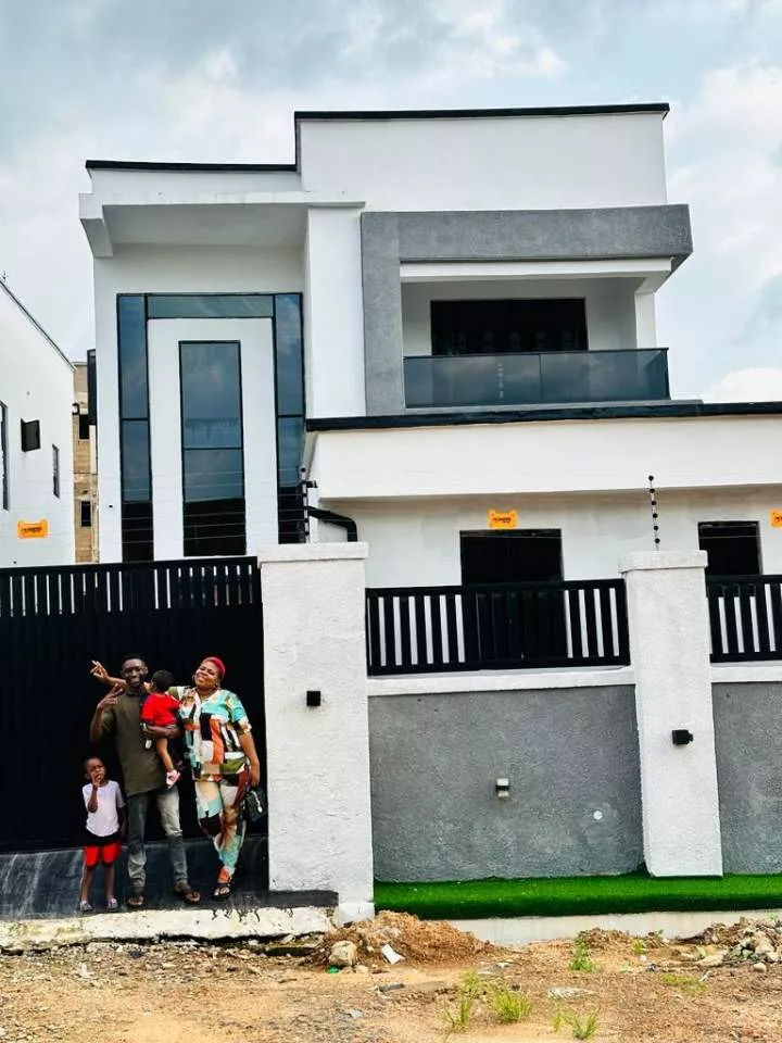 Nigerian blogger, Awucha Ezekiel acquires a multi-million naira mansion at 27 (videos)