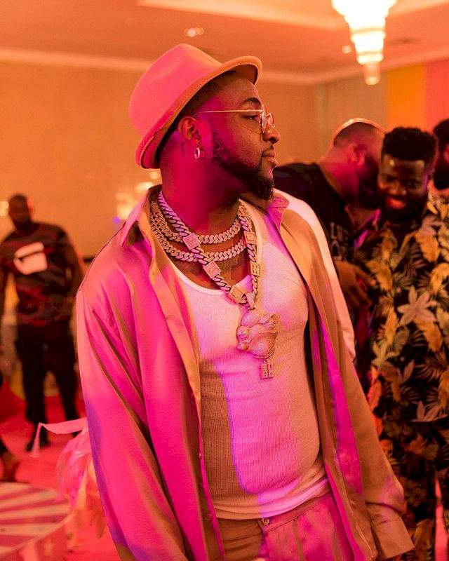 'Wizkid been whisper 'forgive me OBO, Na Odogwu cause am' for Davido ear' - Reactions as fans argue on who apologised first (Video)