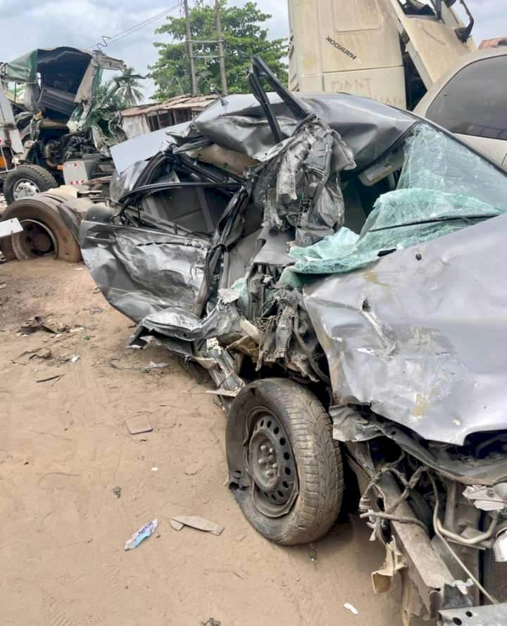 'This is to FRSC officials who arrived the scene with no first-aid' - Man writes after surviving accident that claimed his partner's life