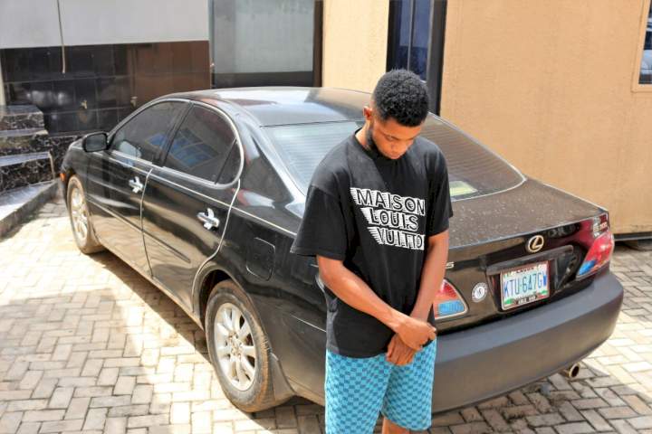 EFCC arrests 39 suspected cyber-fraudsters in Ibadan, recover 5 exotic cars (Photos)