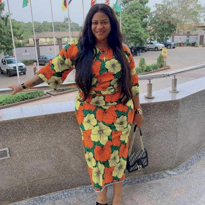 Nkechi Blessing In Good Mood, Plans To Gift Out All Her Clothes To Fans