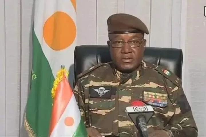 Niger's military rulers arrest 180 from former govt