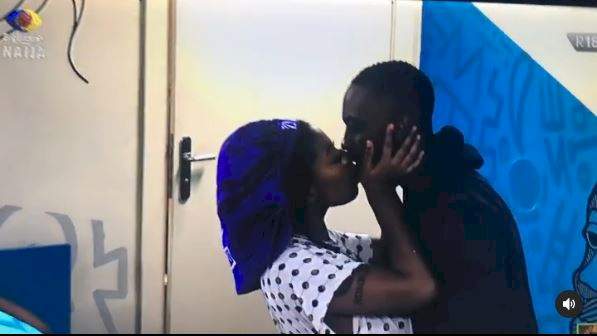 Moment Angel and Saga were caught in a mind-blowing romantic kiss (Video)