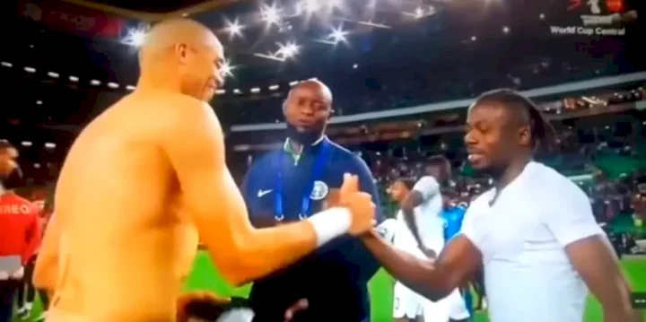 Super Eagles assistant coach Finidi George lobbying for Pepe's jersey with Moses Simon after Nigeria's 4-0 defeat to Portugal (Video)