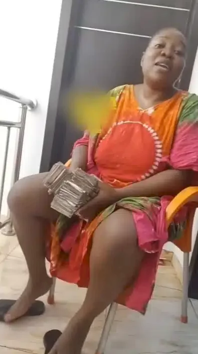 'Banana Island straight! I dey go buy house' - Lady declares as she flaunts cash saved in piggy bank (Video)