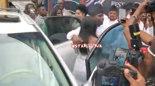 Moment man surprises wife with 2 cars on their 8th wedding anniversary (Video)