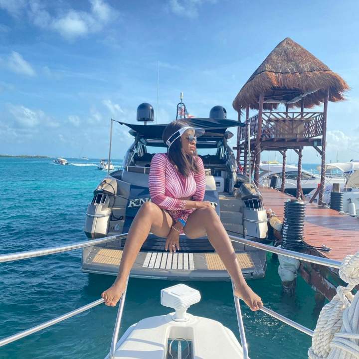 Comedian, Bovi's wife, Kris, shows off her hot bod in sexy beachwear photos