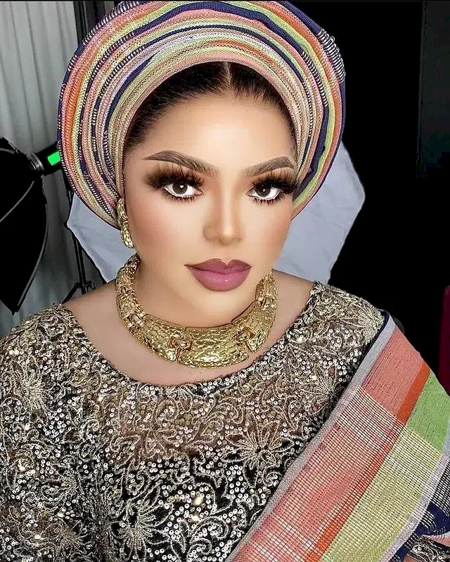 "When will you stop this childish attitude; you're getting old" - Netizens tackle Bobrisky as he flaunts dollar bills she go from secret lover