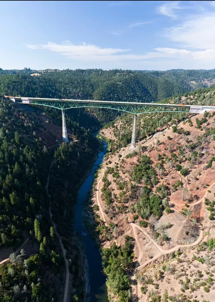19 year old daredevil gets stuck dangling under California's tallest bridge while attempting social media stunt over 730-foot