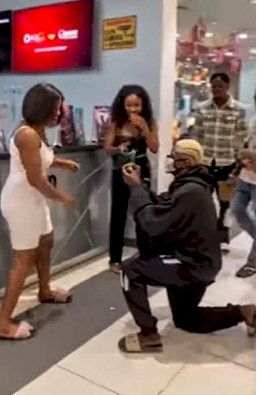 Moment man disguises as Portable; proposes to a random lady who jumped in excitement not knowing it's a prank (Video)