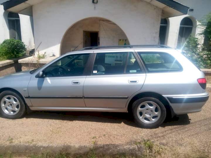 Interesting reactions after Nigerian football club Plateau United present official car to their new coach