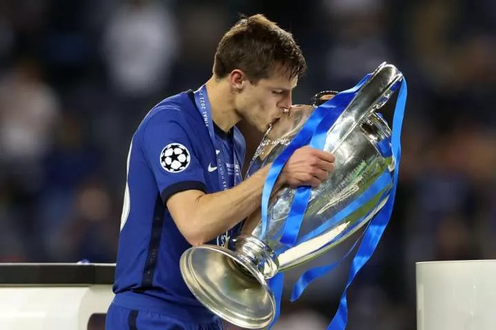 Cesar Azpilicueta cries for six minutes in emotional Chelsea farewell video