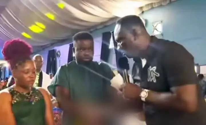 Lady in tears as boyfriend dumps her during church service (Video)