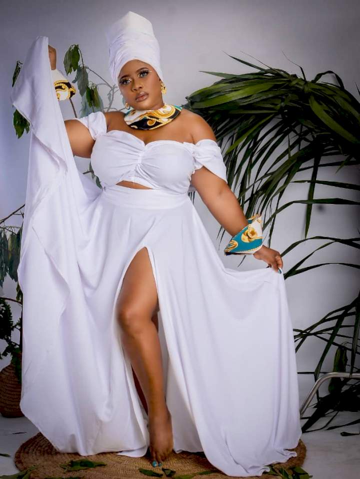 'The world is my stage' - Nollywood actress Queeneth Agbor stuns in adorable birthday shoot
