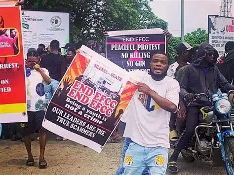 We are collecting our father's money - Youths protesting against EFCC in Oyo explains reason for internet fraud (Video)