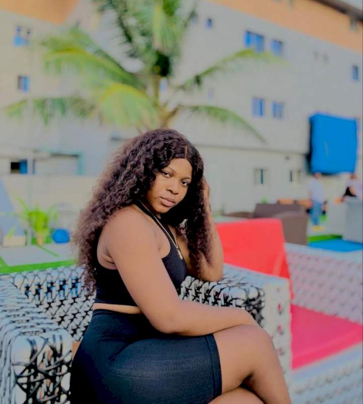 Man calls out slay queen for allegedly redirecting a flight he paid for to go and visit another man; she responds (Video)