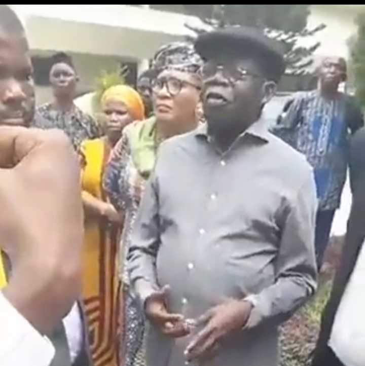 "You leaders have failed us" - Courageous lady challenges Tinubu in public (Video)