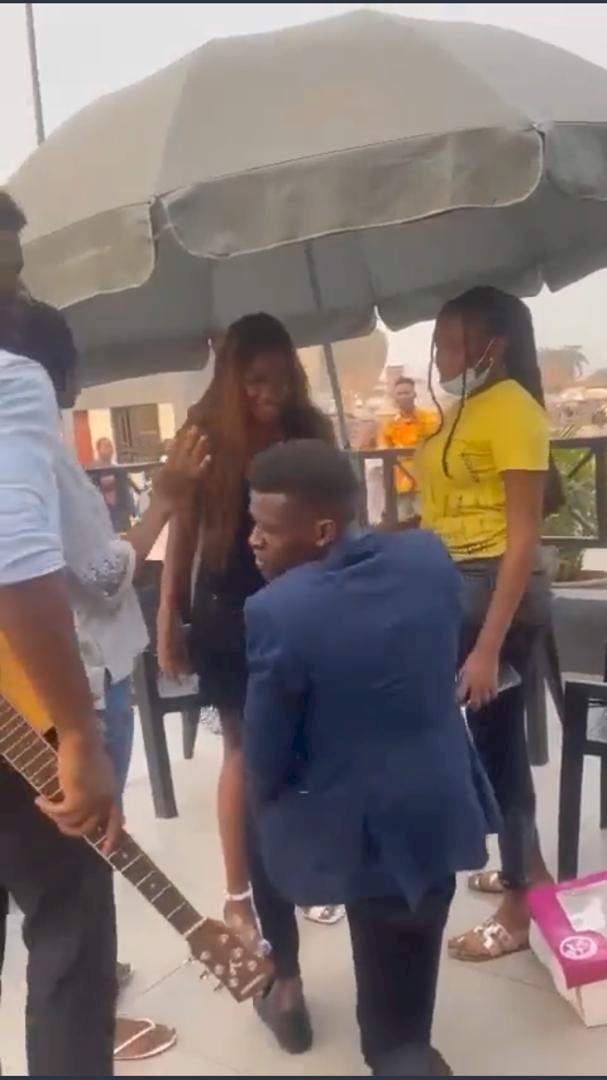 'Do you think I am just any type of girl' - Lady says as she gives man resounding slaps for proposing to her (Video)