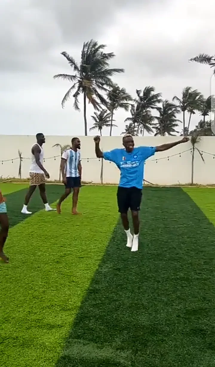 'Nobody do ojoro reach Osimhen' - Man complains bitterly as Napoli star, Victor Osimen fails to leave field after losing to opponent