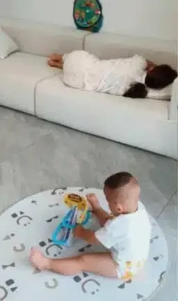 Adorable moment toddler protected his sleeping mother from falling