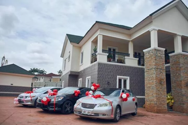 Gospel singer, Moses Bliss gifts his barber and two colleagues brand new cars (video)