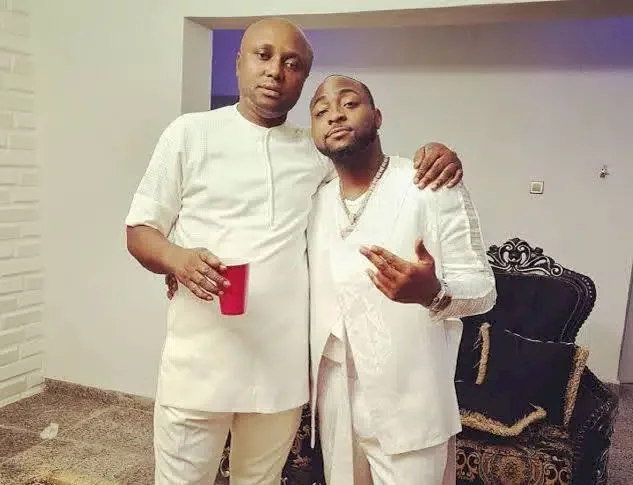 'Only you get two oga' - Netizens react as Israel DMW is 'caught' hailing Wizkid