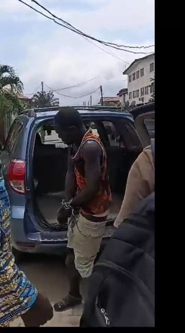 Suspected thief caught stealing side mirrors from cars in Lagos
