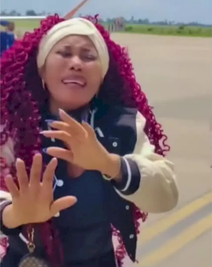 Lady sheds tears of joy as she boards aeroplane for the first time (Video)