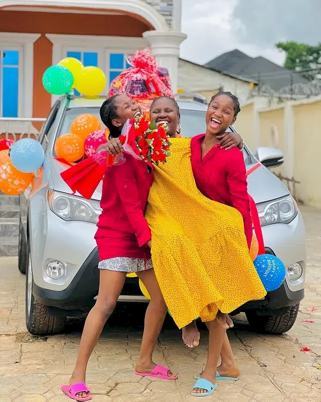 Twinz Love's mother tears up as she receives car gift