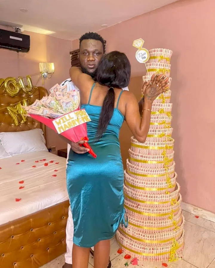 Man proposes to heartthrob with gigantic money cake of 5 and 10 naira notes (Photos)