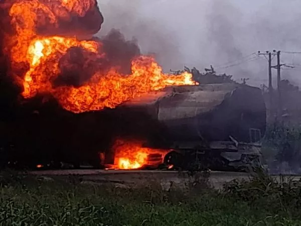 BREAKING: Five Vehicles Burnt As Petrol Tanker Explodes In Ibadan (Photos)