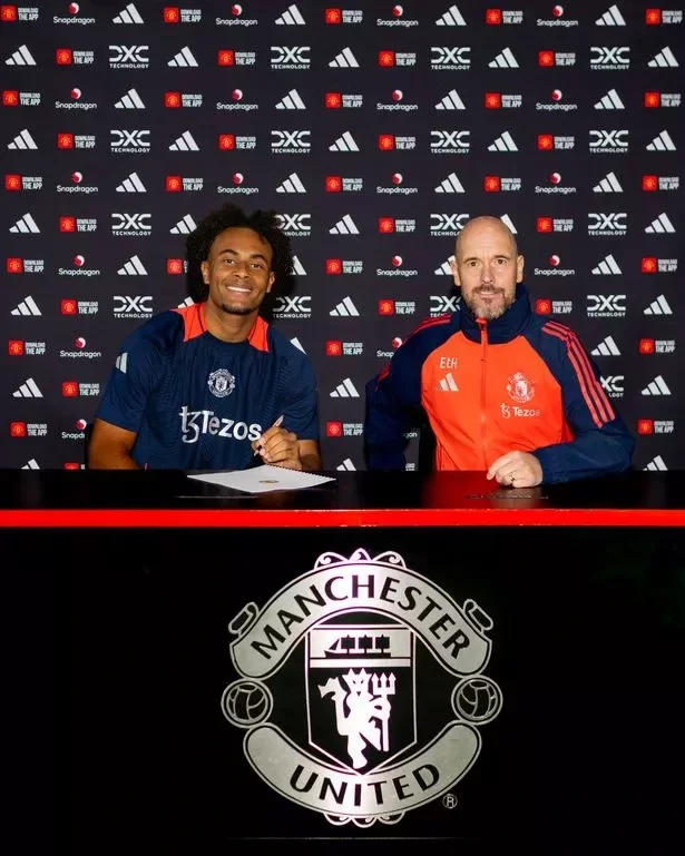 Joshua Zirkzee and Erik ten Hag