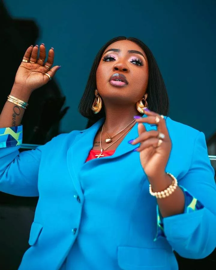 Anita Joseph rants about offensive body odour, strongly recommends deodorants
