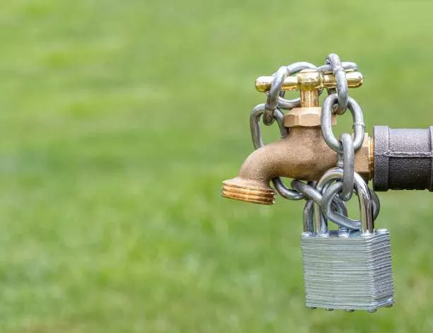 Man Slams Neighbour Who Locked His Tap With Padlock to Stop Neighbours From Fetching Water