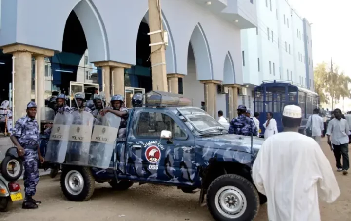 Sudanese police order all foreigners to leave Khartoum