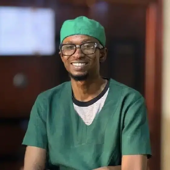 Doctor heartbroken after encountering ex med school classmate who now hawks