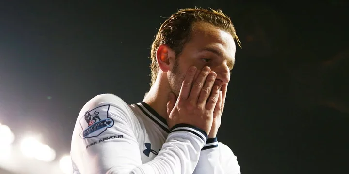 Roberto Soldado looking in pain while playing for Tottenham