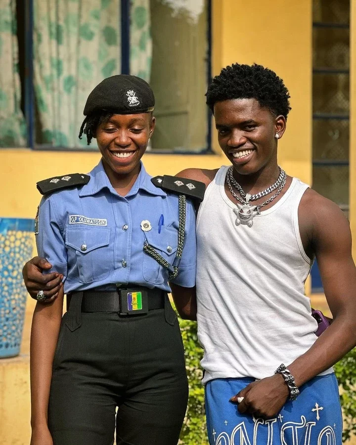 Fans react after seeing photo of a Nigerian content creator, Jo Blaq with a female officer in Ondo.