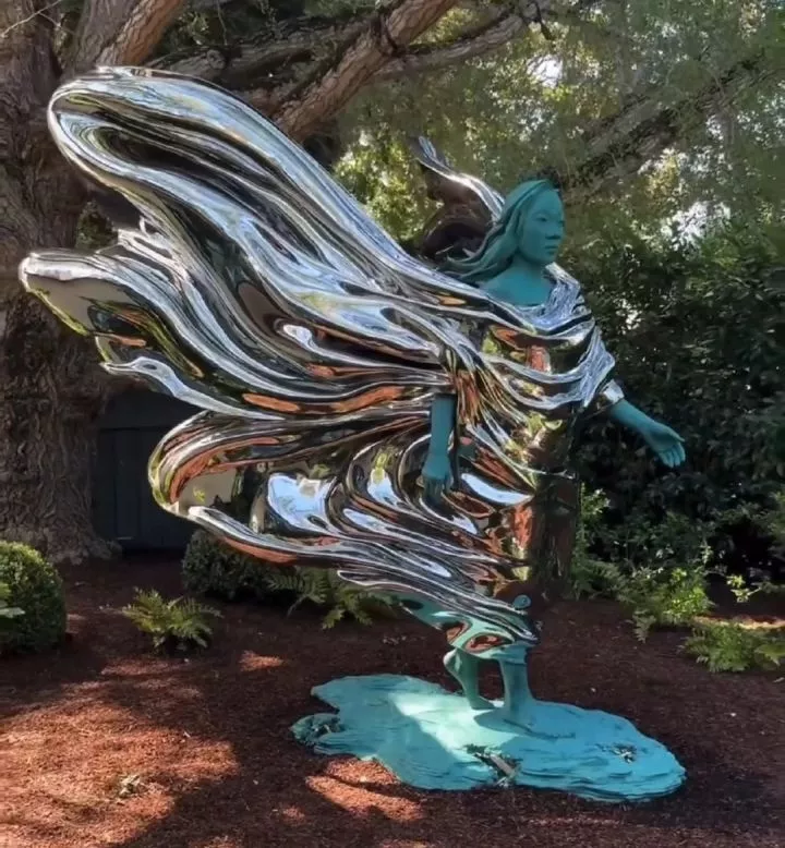 Mark Zuckerberg makes giant statue of his wife Priscilla Chan in their garden (video)