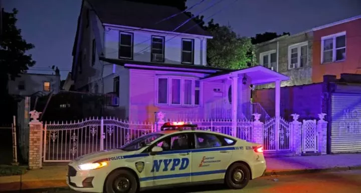 Nephew with 10 prior arrests b�@ts aunt to d�@th with broom inside her NYC apartment