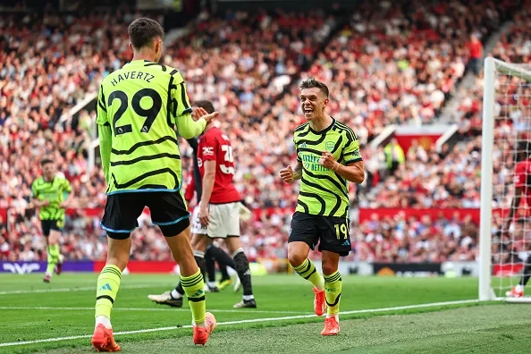 Leandro Trossard celebrates after scoring a goal to make it 1-0 during the Premier League match between Manchester United and Arsenal