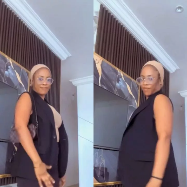 Woman shows outfit she wore to church after usher sent her out (video)