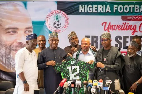 'Rude and ridiculous!' - Nigerians attack Oliseh for saying only local coaches should manage Super Eagles