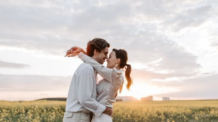 Why Men Pull Away (And How to Make Him Come Closer) Why Men Pull Away (And How to Make Him Come Closer)