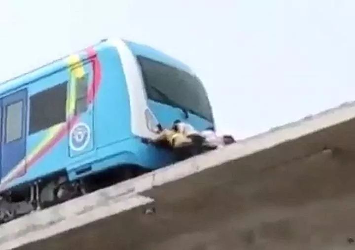 Outrage over pushing of recently-commissioned Lagos Blue Line Rail (Video)