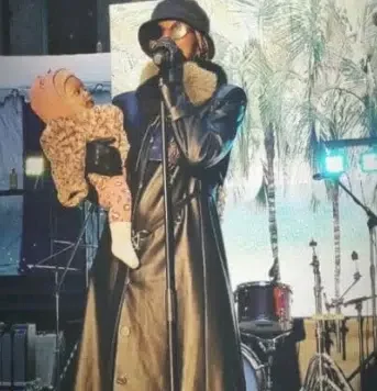 Seyi Shay gushes over 7-month-old daughter as she performs with her on stage (Video)