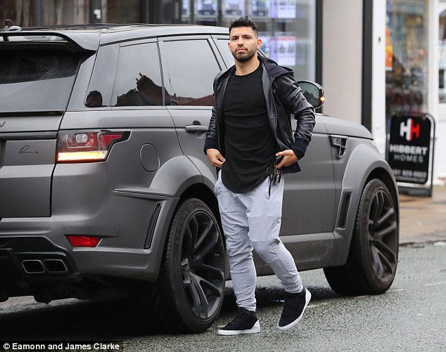 The Moment Aguero Handed Over His N29M Range Rover To Man City's Kitman (Video)